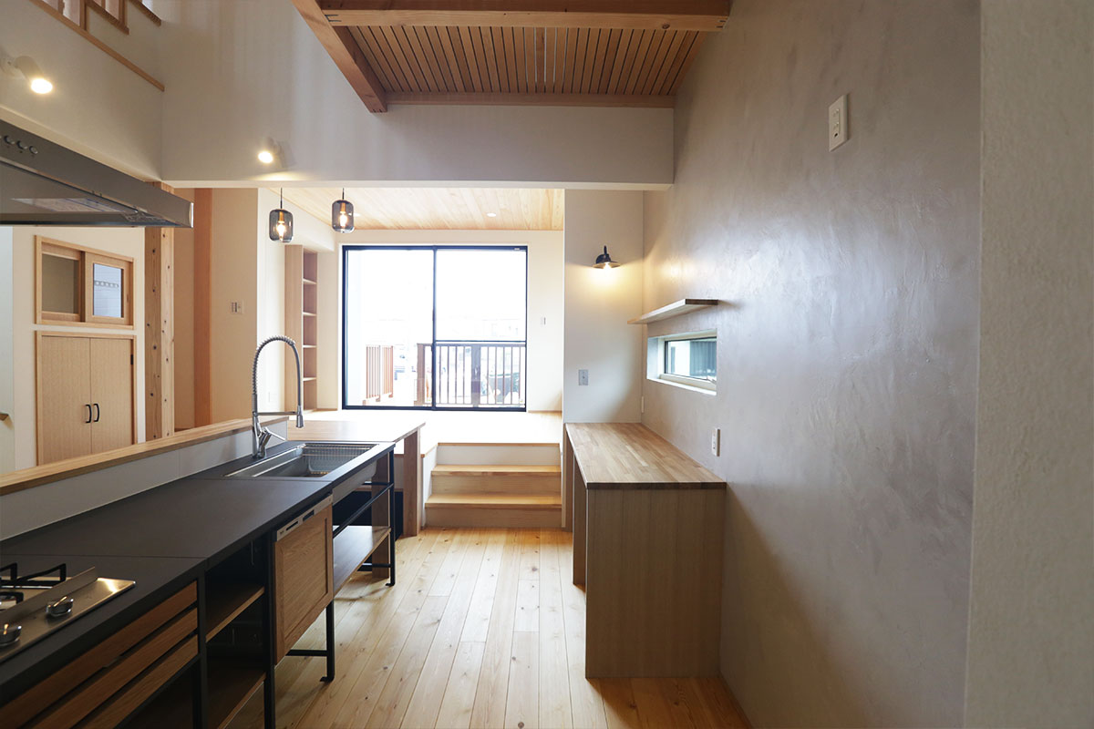 オリエンタルなリゾートスタイルの無垢の家