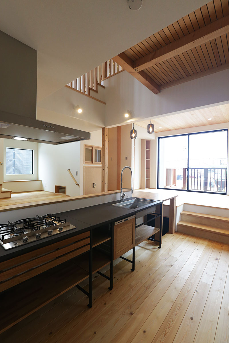 オリエンタルなリゾートスタイルの無垢の家