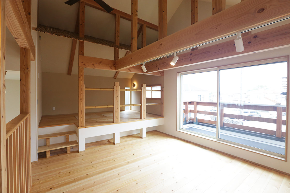 オリエンタルなリゾートスタイルの無垢の家