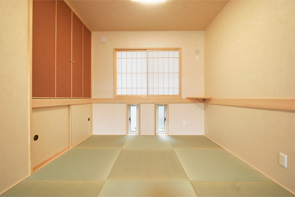 梁見せ天井が開放的なリビングの平屋