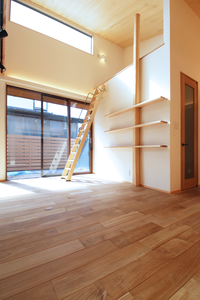 木の温かみあふれるスタイリッシュな平屋住宅