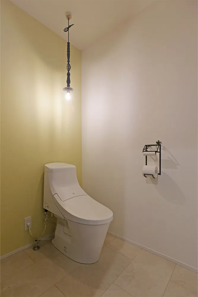 壁面本棚がある本好きのための上質な自然素材住宅