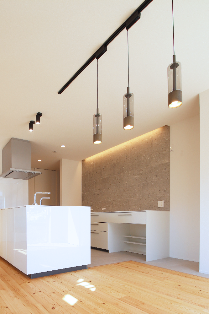 太陽光発電と全館空調で快適！吹き抜けが開放的なデザイナーズ注文住宅