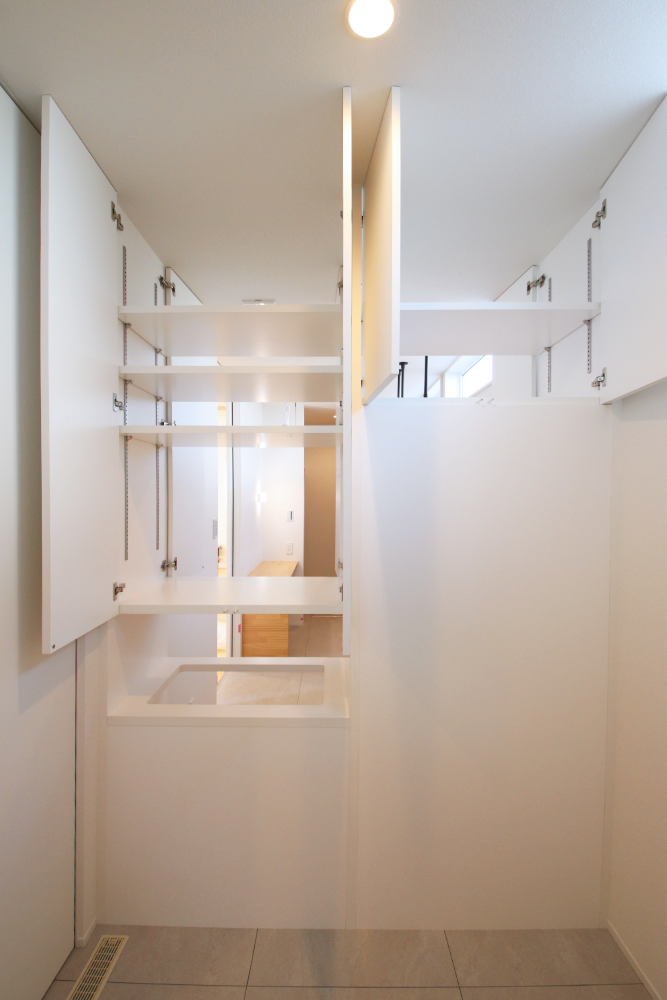 太陽光発電と全館空調で快適！吹き抜けが開放的なデザイナーズ注文住宅