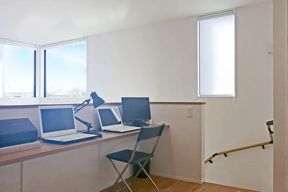 吹き抜けで開放感抜群!空を愛でるインダストリアルな家