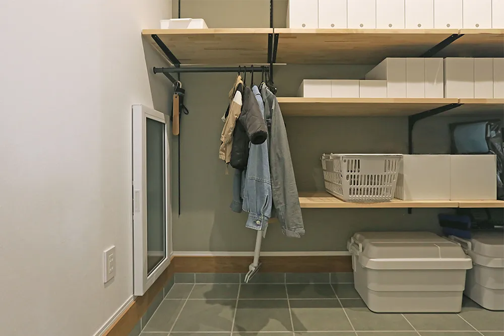 吹き抜けで開放感抜群!空を愛でるインダストリアルな家