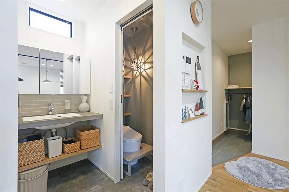 吹き抜けで開放感抜群!空を愛でるインダストリアルな家