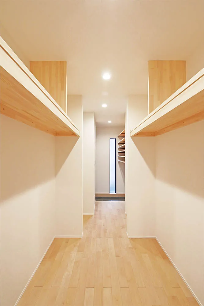 3世代の大人が快適に過ごせるL字型の家