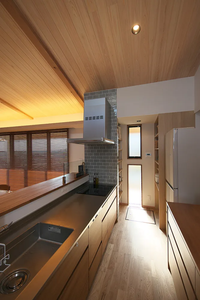 視線が抜ける開放感と四季の移ろいを愉しむ平屋住宅