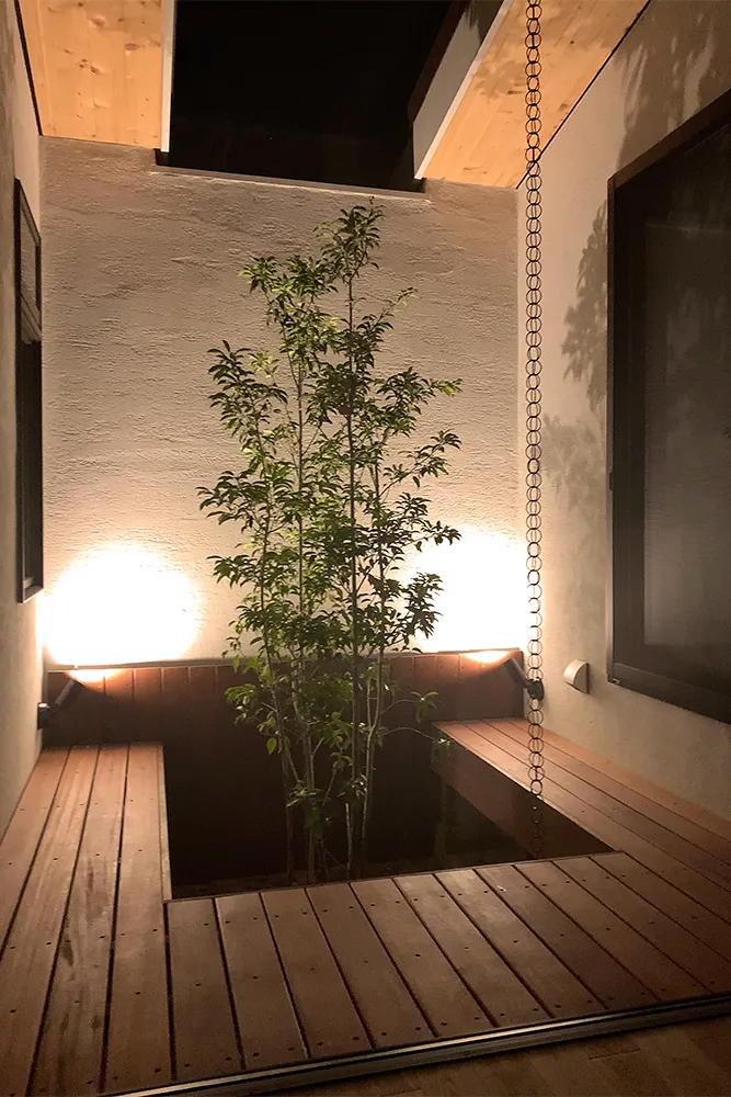 視線が抜ける開放感と四季の移ろいを愉しむ平屋住宅