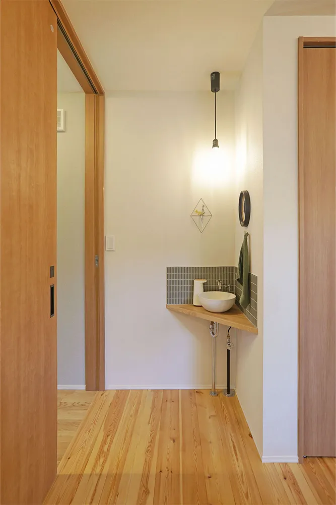 家事効率が高まるスタイリッシュな自然素材の家