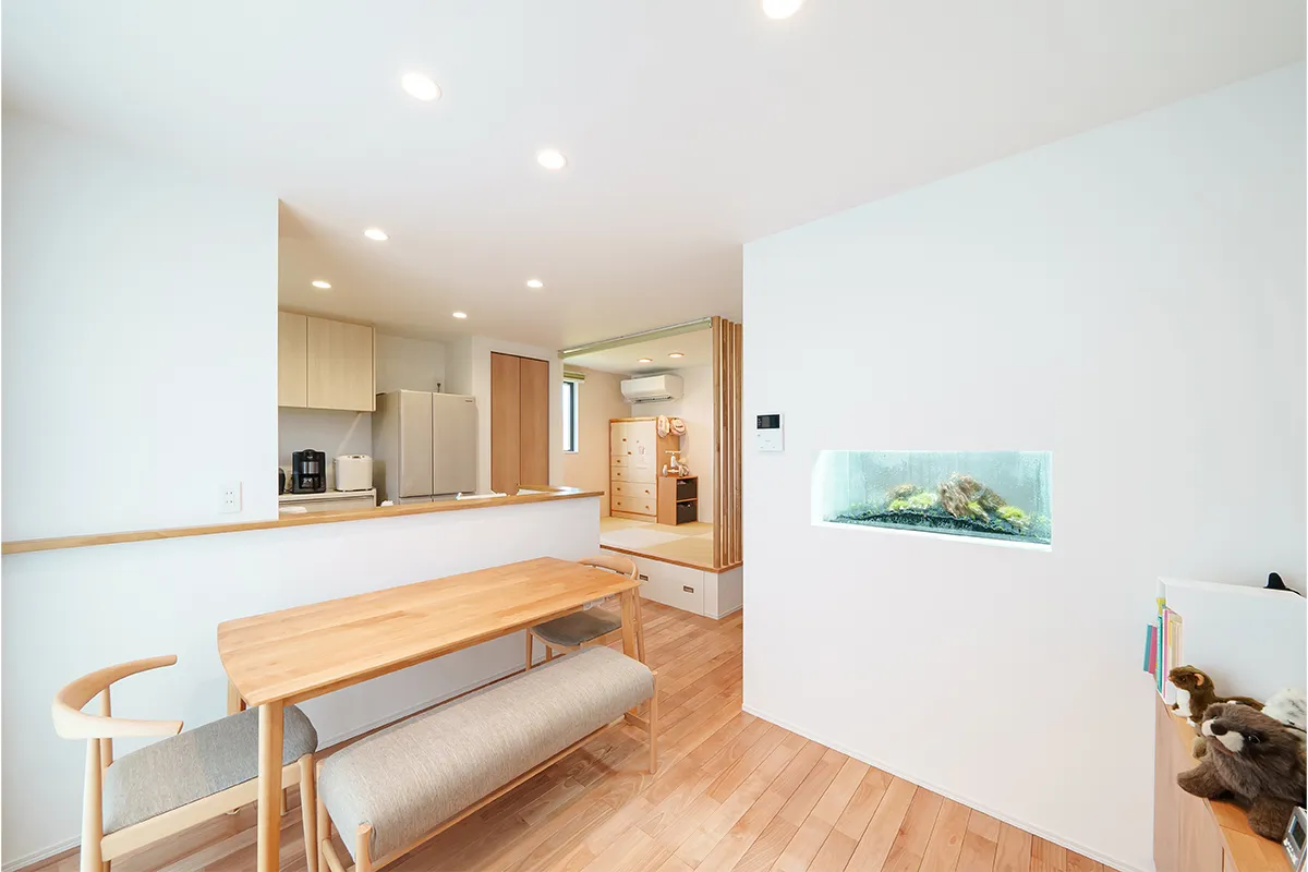 アクアリウムを楽しむ子育て世代のセミオーダー住宅