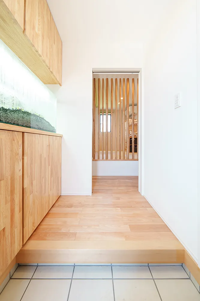 アクアリウムを楽しむ子育て世代のセミオーダー住宅