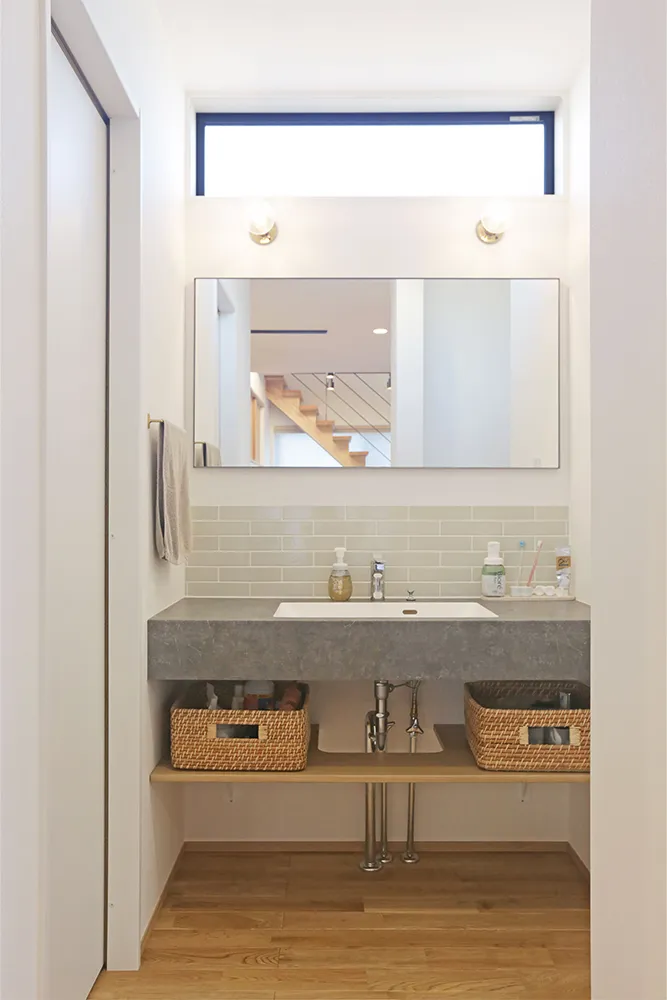 開放的な吹抜けリビングで猫と快適に暮らす家