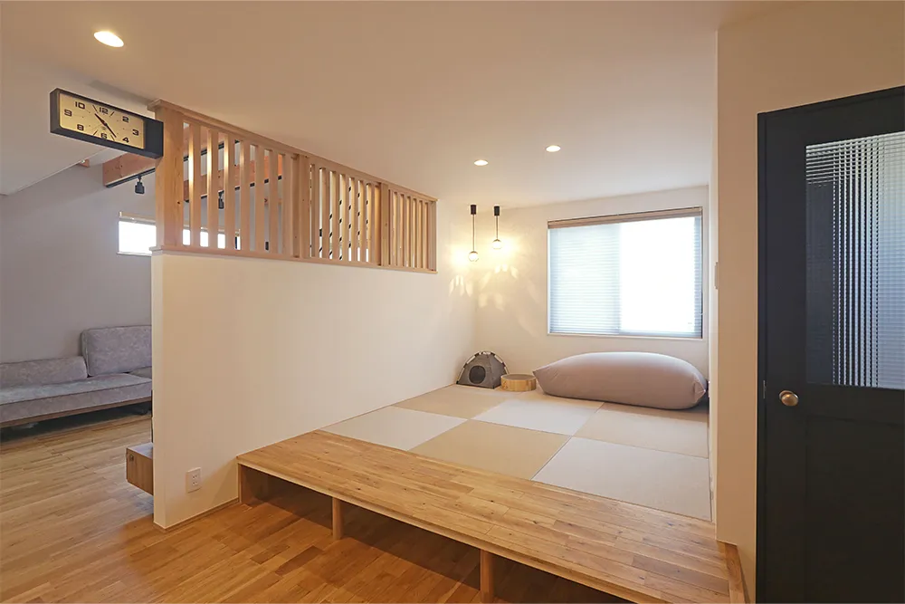 開放的な吹抜けリビングで猫と快適に暮らす家