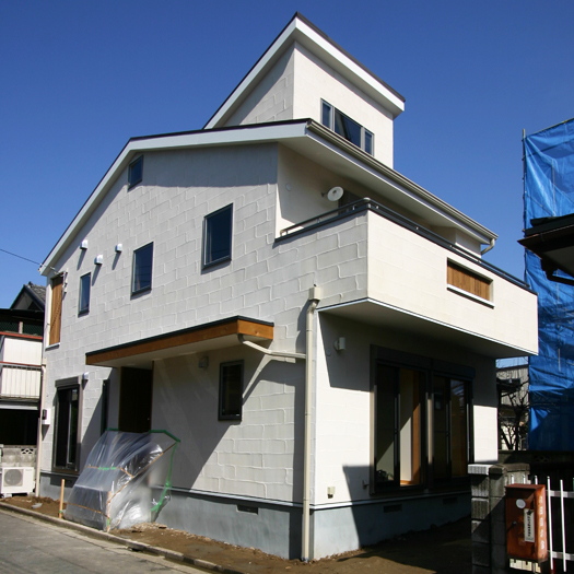 広々ロフトのある無垢材がいっぱいの健康住宅
