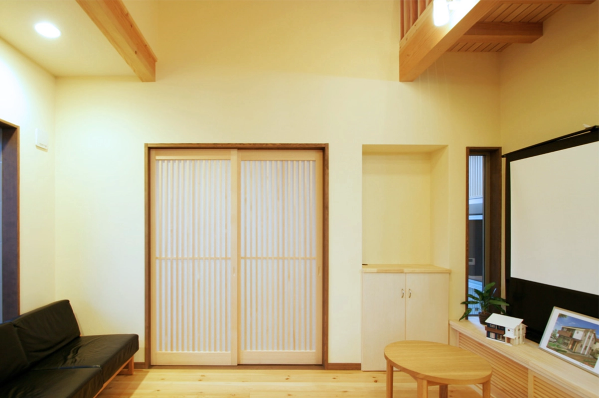 和風の丸窓や坪庭がある紀州桧の和風デザイン住宅