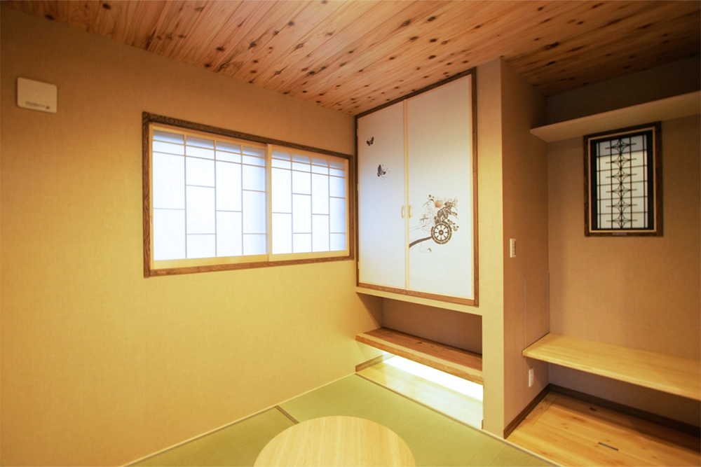 和風の丸窓や坪庭がある紀州桧の和風デザイン住宅