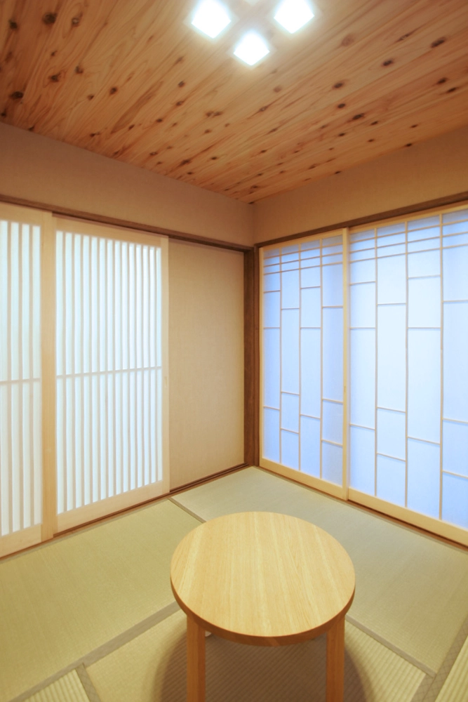 和風の丸窓や坪庭がある紀州桧の和風デザイン住宅