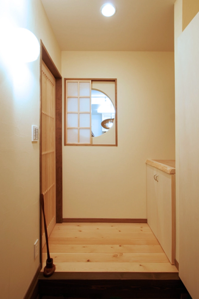 和風の丸窓や坪庭がある紀州桧の和風デザイン住宅