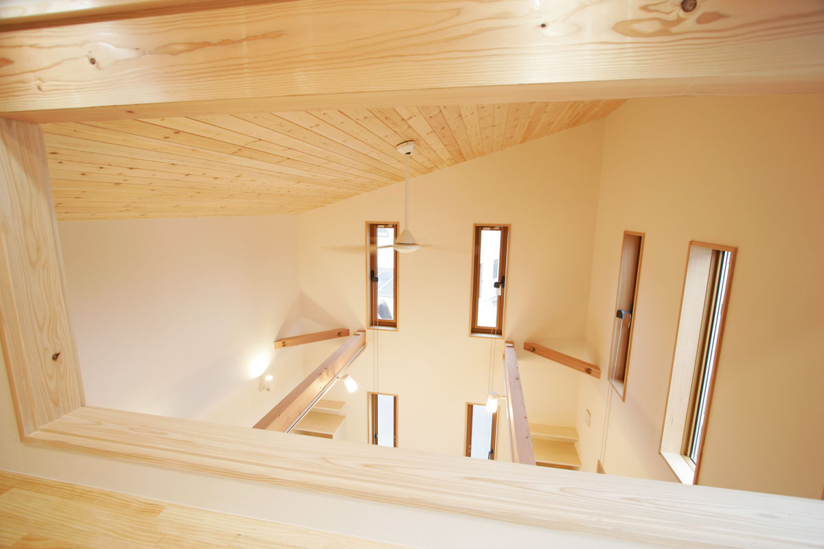 外観は洋風、内装は自然素材のナチュラル住宅