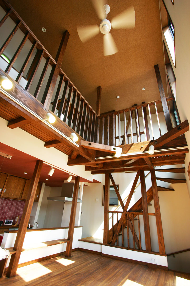 ロフトにウッドデッキ!遊び心が一杯の3階建住宅