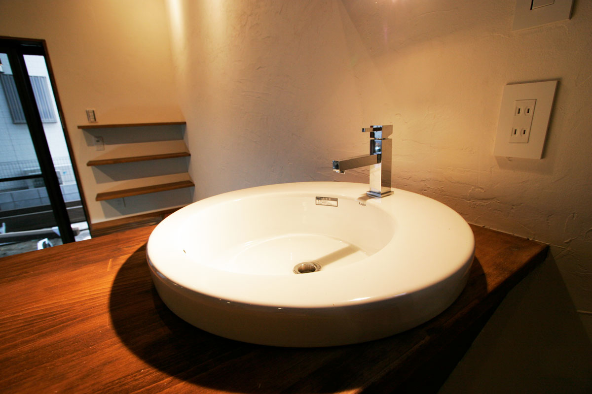 ロフトにウッドデッキ!遊び心が一杯の3階建住宅