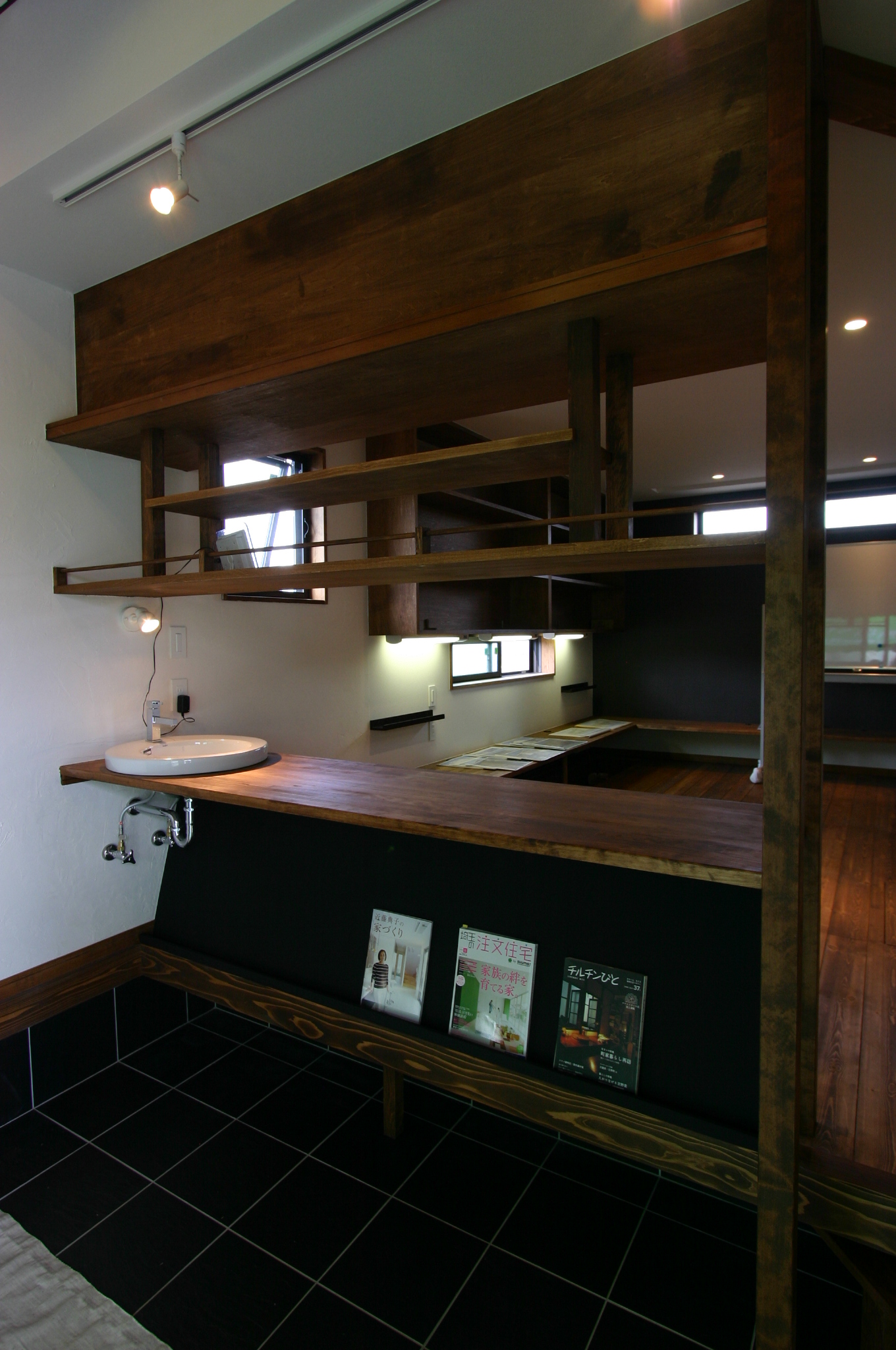 ロフトにウッドデッキ!遊び心が一杯の3階建住宅