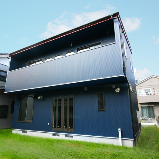 明るい光が注ぐモダンでナチュラルな注文住宅